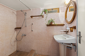 koupelna  v přízemí  - Prodej chaty / chalupy 65 m², Klokočov