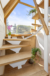 vnitřní schodiště do 1.patra - Prodej chaty / chalupy 65 m², Klokočov