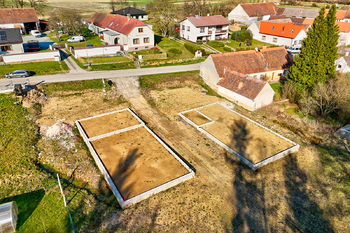 Prodej pozemku 969 m², Lišov