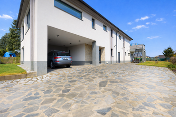 Prodej domu 480 m², Velké Popovice