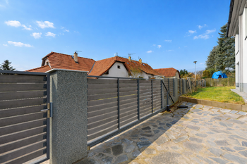 Prodej domu 480 m², Velké Popovice