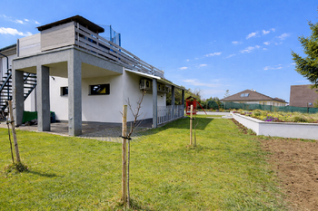 Prodej domu 480 m², Velké Popovice