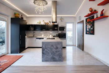 Prodej domu 480 m², Velké Popovice