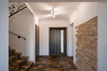 Prodej domu 480 m², Velké Popovice