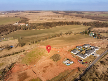 Pohled na pozemek - Prodej pozemku 905 m², Nezabylice