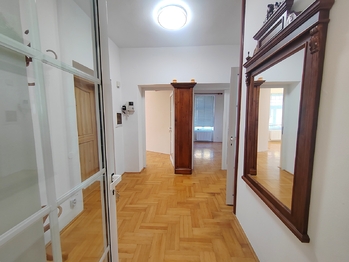 Chodba - Prodej bytu 3+1 v osobním vlastnictví 92 m², Krnov
