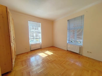 Ložnice - Prodej bytu 3+1 v osobním vlastnictví 92 m², Krnov