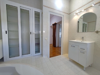 Koupelna - Prodej bytu 3+1 v osobním vlastnictví 92 m², Krnov