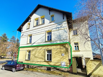 Okna ložnice a dětského pokoje - Prodej bytu 3+1 v osobním vlastnictví 92 m², Krnov