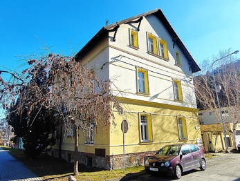 Okna ložnice a dětského pokoje - Prodej bytu 3+1 v osobním vlastnictví 92 m², Krnov