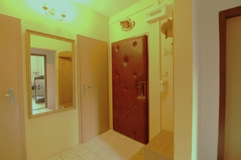 prostorná předsíň - Prodej bytu 4+1 v družstevním vlastnictví 95 m², České Budějovice