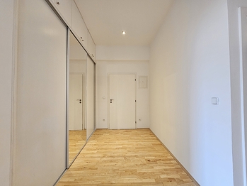 Prodej bytu atypický v osobním vlastnictví 110 m², Praha 10 - Vršovice