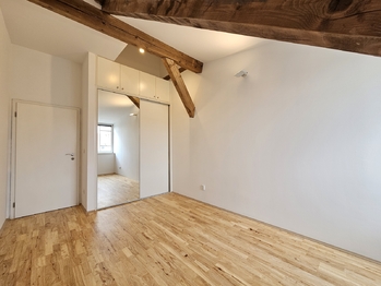 Prodej bytu atypický v osobním vlastnictví 110 m², Praha 10 - Vršovice