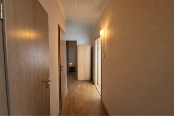 chodba s úložnými prostory - Pronájem bytu 2+kk v osobním vlastnictví 47 m², České Budějovice