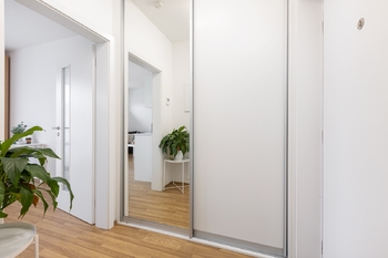 Prodej bytu 1+kk v osobním vlastnictví 34 m², Praha 10 - Hostivař