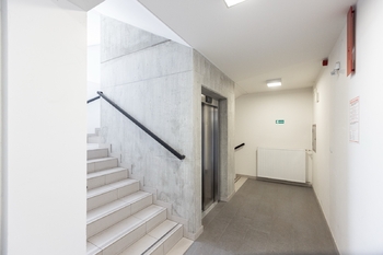 Prodej bytu 1+kk v osobním vlastnictví 34 m², Praha 10 - Hostivař