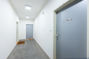 Prodej bytu 1+kk v osobním vlastnictví 34 m², Praha 10 - Hostivař