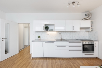 Prodej bytu 1+kk v osobním vlastnictví 34 m², Praha 10 - Hostivař