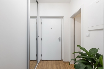 Prodej bytu 1+kk v osobním vlastnictví 34 m², Praha 10 - Hostivař