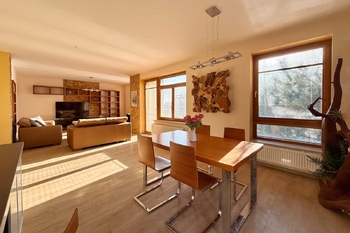 jídelna - Prodej bytu 3+kk v osobním vlastnictví 131 m², Praha 10 - Malešice