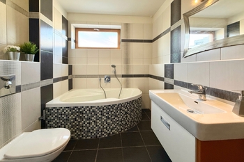 koupelna - Prodej bytu 3+kk v osobním vlastnictví 131 m², Praha 10 - Malešice