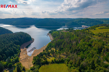 Prodej pozemku 4358 m², Milešov