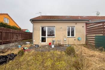 zadní pohled - Prodej domu 101 m², Nučice