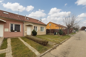 boční pohled - Prodej domu 101 m², Nučice