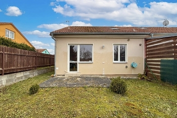 zadní pohled - Prodej domu 101 m², Nučice