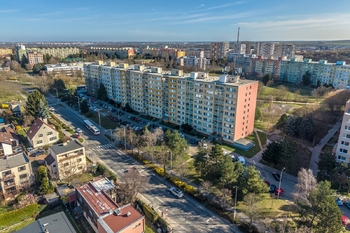 pohled zapad - Prodej bytu 3+kk v osobním vlastnictví 65 m², Praha 10 - Petrovice
