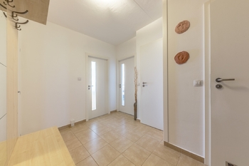 chodba - Prodej bytu 3+kk v osobním vlastnictví 65 m², Praha 10 - Petrovice