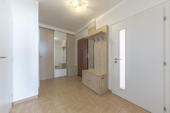 chodba1 - Prodej bytu 3+kk v osobním vlastnictví 65 m², Praha 10 - Petrovice