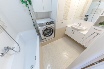 koupelna - Prodej bytu 3+kk v osobním vlastnictví 65 m², Praha 10 - Petrovice