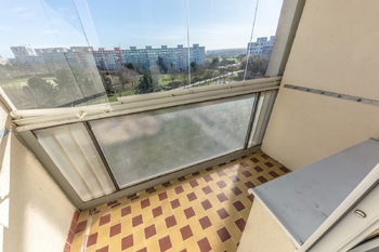 lodzie - Prodej bytu 3+kk v osobním vlastnictví 65 m², Praha 10 - Petrovice