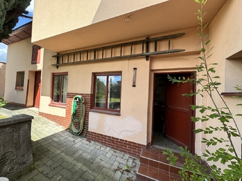 Prodej nájemního domu 300 m², Kravaře