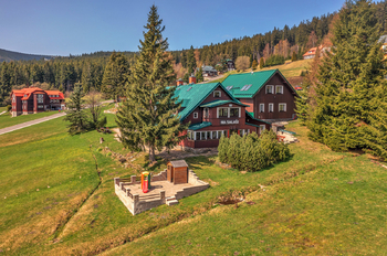 Pohled z východu - Prodej bytu 2+kk v osobním vlastnictví 43 m², Pec pod Sněžkou