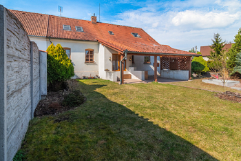 Prodej domu 298 m², Břasy