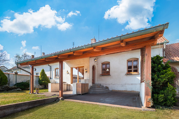 Prodej domu 298 m², Břasy