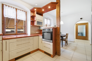 Prodej domu 298 m², Břasy