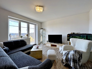 Obývací pokoj + kk - Prodej bytu 3+kk v osobním vlastnictví 91 m², České Budějovice