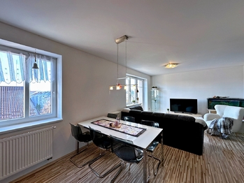 Obývací pokoj + kk - Prodej bytu 3+kk v osobním vlastnictví 91 m², České Budějovice