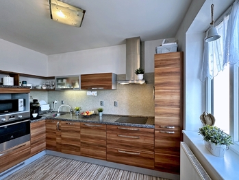 Obývací pokoj + kk - Prodej bytu 3+kk v osobním vlastnictví 91 m², České Budějovice