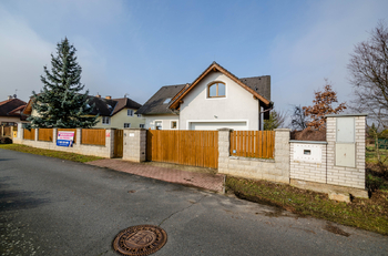 Prodej bytu 6 a více v osobním vlastnictví 240 m², Praha 9 - Újezd nad Lesy