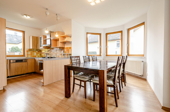 Prodej bytu 6 a více v osobním vlastnictví 240 m², Praha 9 - Újezd nad Lesy