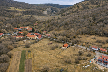 Prodej pozemku 2004 m², Beroun