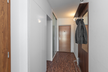 předsín - Prodej bytu 2+1 v osobním vlastnictví 60 m², Kladno