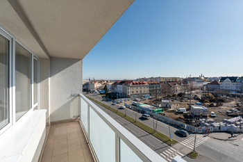 lodžie - Prodej bytu 2+1 v osobním vlastnictví 60 m², Kladno