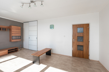 Obývací pokoj - Prodej bytu 2+1 v osobním vlastnictví 60 m², Kladno