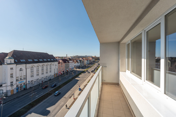 lodžie - Prodej bytu 2+1 v osobním vlastnictví 60 m², Kladno