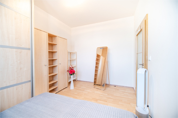 LOŽNICE  - Pronájem bytu 2+kk v osobním vlastnictví 65 m², Praha 9 - Libeň